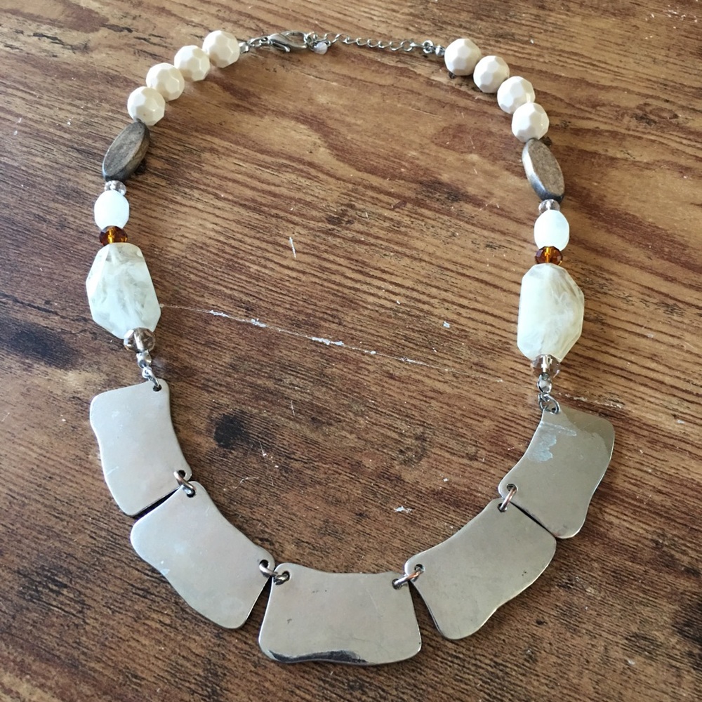 NWOT NEW ‘Charming Charlie’ Chunky White Stone Jewels and Silver Bead Necklace